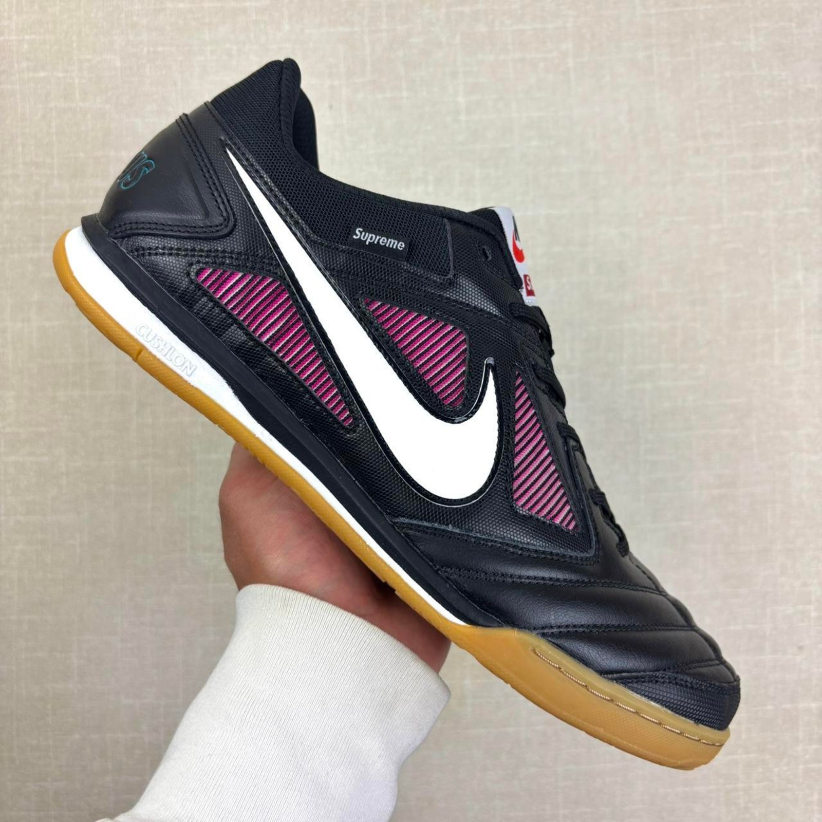 2018 Supreme Gato “Black”